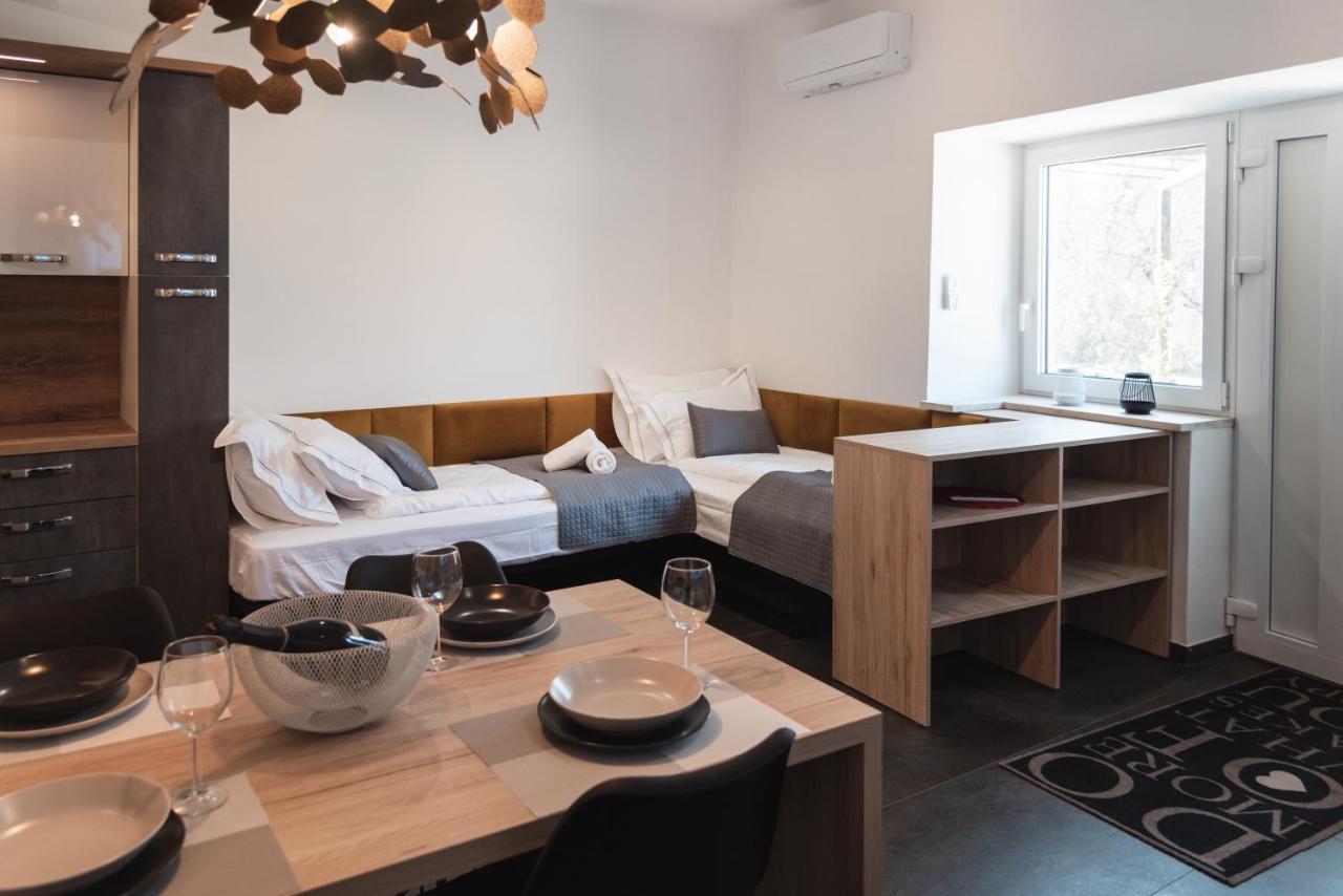Hisa Kapis With Hot Tube Apartment Koper Exterior photo