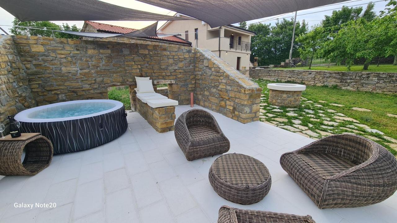 Hisa Kapis With Hot Tube Apartment Koper Exterior photo