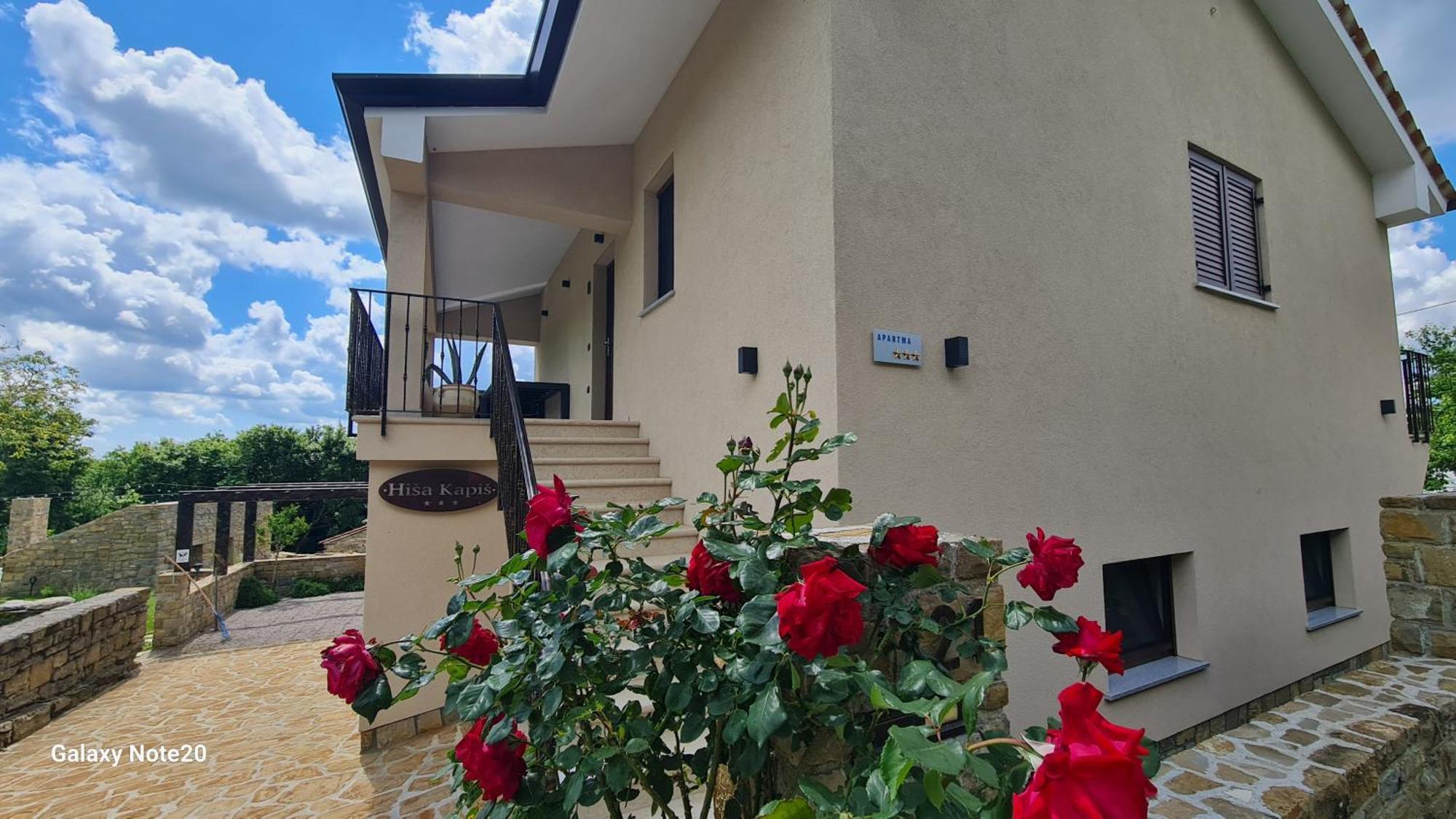 Hisa Kapis With Hot Tube Apartment Koper Exterior photo
